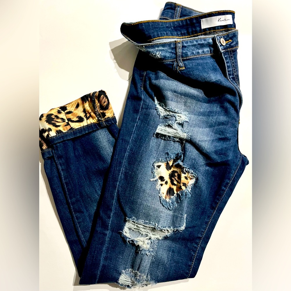 Kancan distressed jeans w leopard print Sz. XL